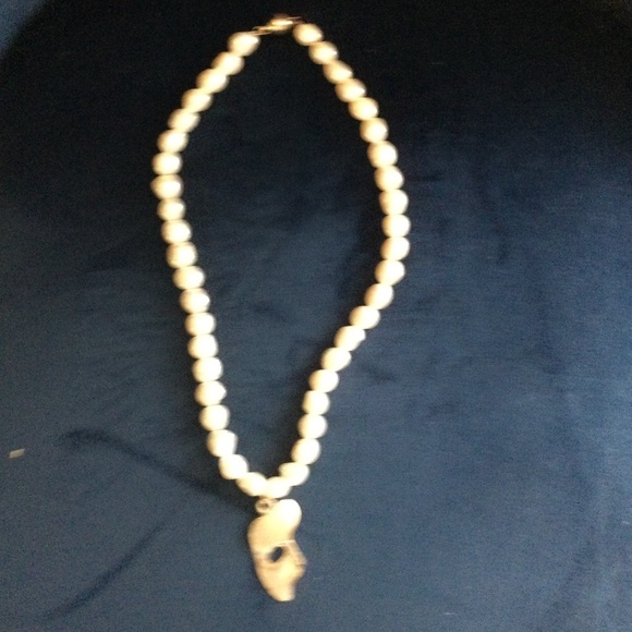 White natural freshwater pearls necklace